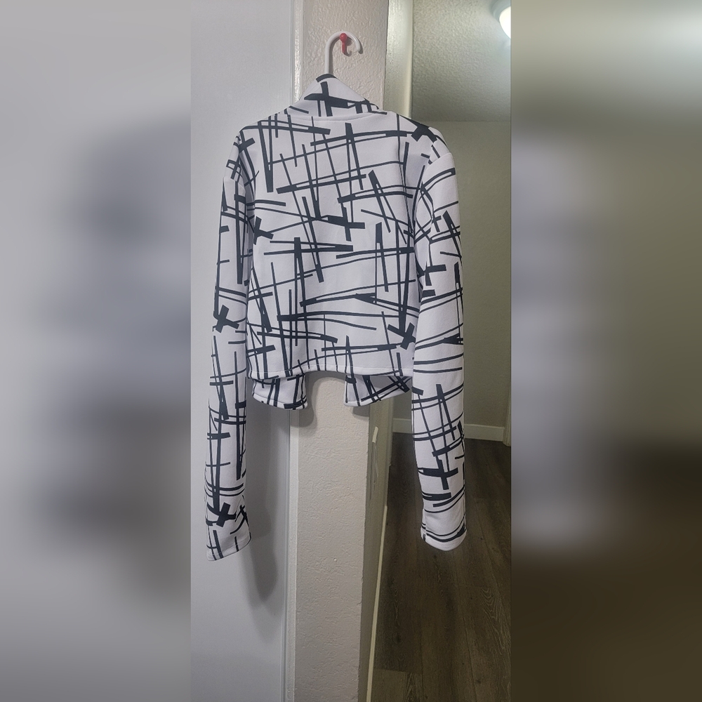 2 Piece Sets for Women Long Sleeve Solid Color White and Black Open Front. - Picture 3 of 8